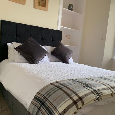 Clyde Hub Apartment Гурок Екстериор снимка