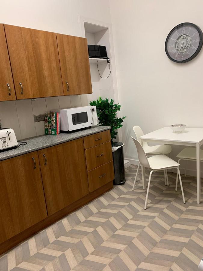 Clyde Hub Apartment Гурок Екстериор снимка