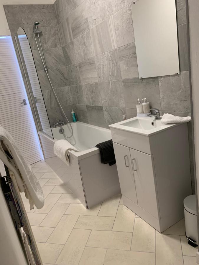 Clyde Hub Apartment Гурок Екстериор снимка